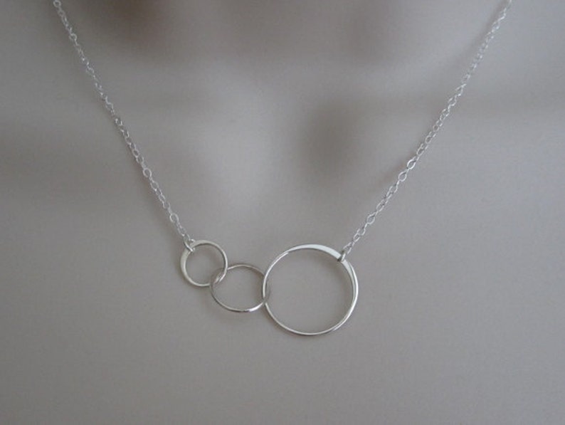 Infinity Necklace. Eternity Necklace.3 Generation Necklace.Sterling Silver Interlocking Rings Necklace.Dainty Layer Necklace.Sister Necklace Bild 3