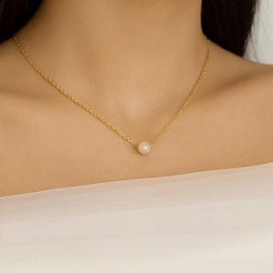 Natural White Freshwater Pearl Necklace. Minimalist Layering Pearl Jewelry for Her. Beaded Necklace. Trendy Friendship Necklace.
