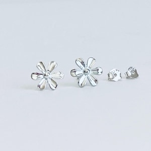 Sterling Silver Flower Studs. Small Silver Flower Earrings. Sterling Silver Studs. Everyday Studs.Sterling Silver. Flower Girl Earrings