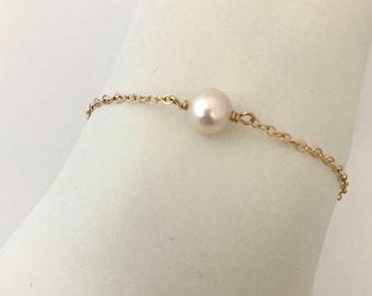 White Pearl Bracelet for Women Dainty Layering Minimalist Pearl Jewelry Wedding Bridesmaid Bracelet Mother’s Day Gift for Her Birthday