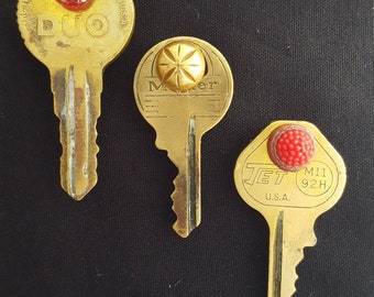 Vintage Key/Vintage Button Magnet Set/Office Magnets/Refrigerator Magnets/Vintage Buttons/Red Carpet Premier