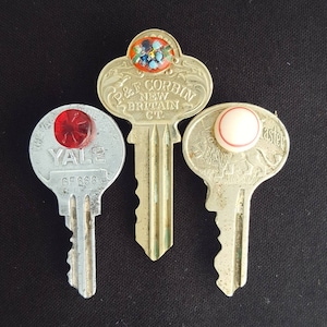 Vintage Key/Vintage Button Magnet Set/Office Magnets/Refrigerator Magnets/Vintage Buttons/Cardinal Extravaganza