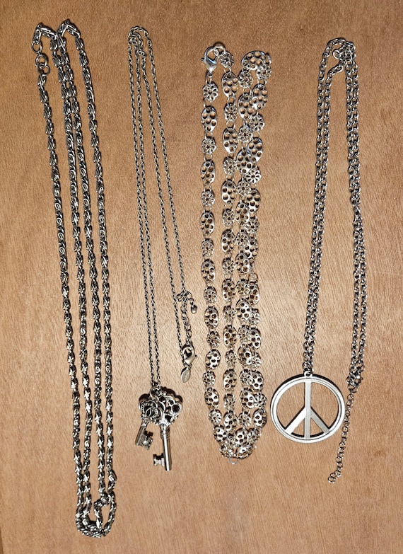 Silver Tone Necklaces/Silver Peace Sign Necklace/S