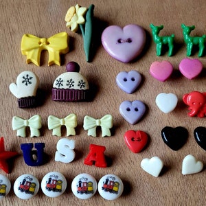 Vintage Realistic Buttons/Vintage Novelty Buttons/Vintage Figurative Buttons/Vintage Children's Buttons/Vintage Kids Craft Buttons