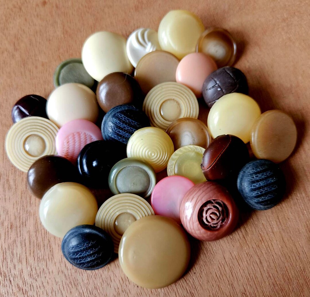 Vintage Plastics Button Collection/vintage Shank Buttons/ Plastic Shank