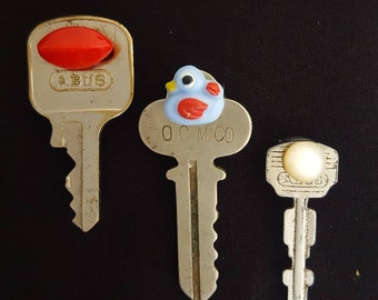 Vintage Key/Vintage Button Magnet Set/Office Magnets/Refrigerator Magnets/Vintage Buttons/Childs Play