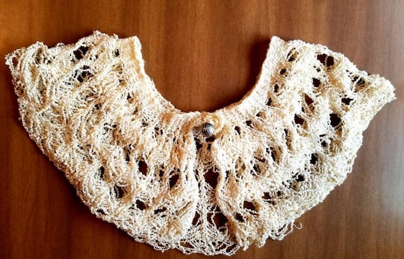 Vintage Womens Hand Crochet Silky Lace Collar/Vint