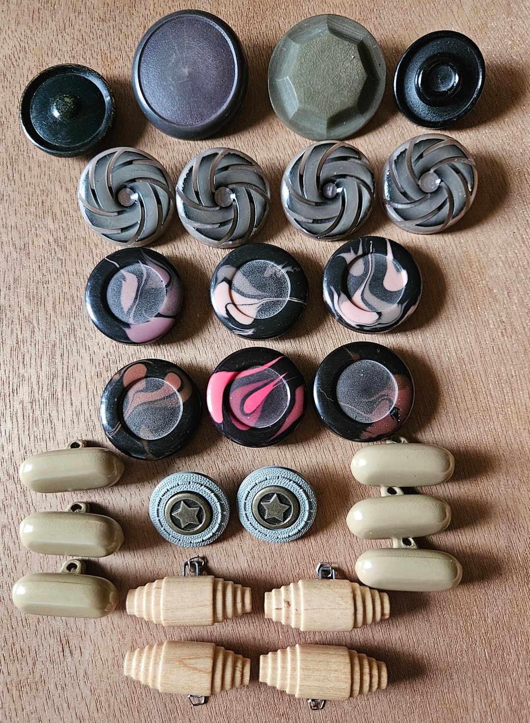 Vintage Buttons/ Vintage Coat Buttons/ Vintage Shank Coat Buttons / Wooden Toggle Coat Buttons