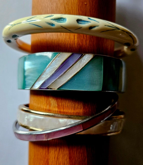 Bangle Bracelets / Shell Bangle Bracelets/ Mother… - image 1