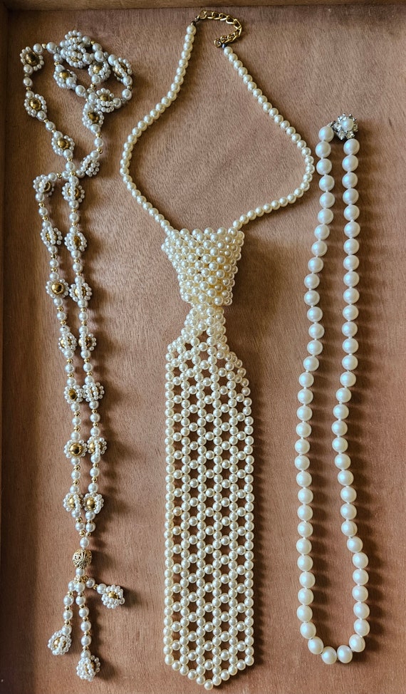 Vintage Pearl Tie Necklace/ Faux Pearl Necklaces/ 