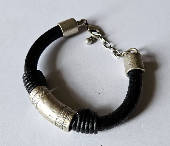 Black & White Bracelet Lot: Shell Bangle, Leather… - image 3