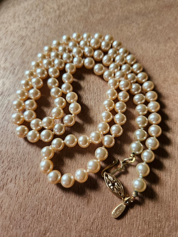 Womens Fine Faux Pearls Necklace - GEMSTONES, PEARLS and CRYSTALS