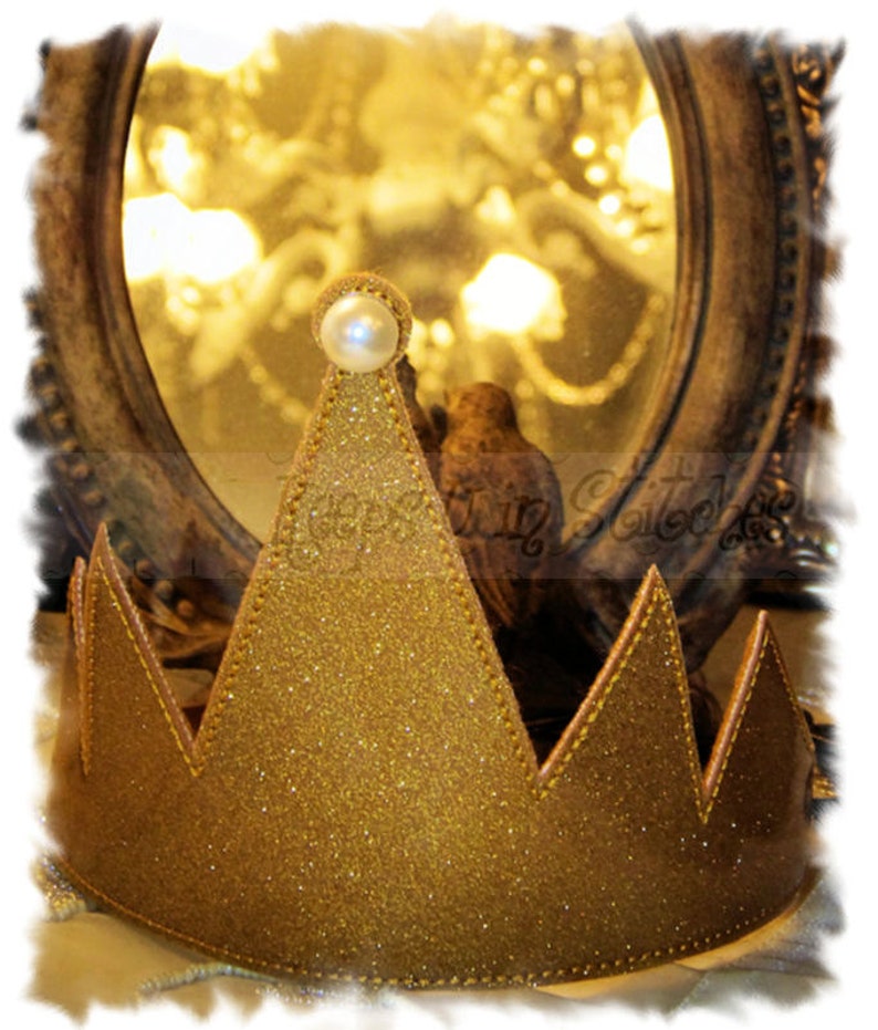 KUiS eXcLuSiVe Snow White EVIL QUEEN Inspired Teen/Adult Gold CROWN w/Pearl-Smooth Sparkle Glitter Vinyl Tiara-Magic Mirror-Cosplay-Costume 