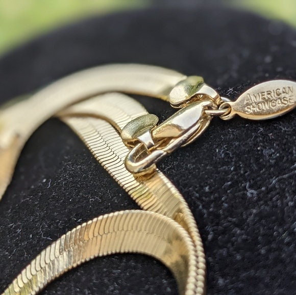 Vintage American Showcase Silver tone Necklace Korea Herringbone