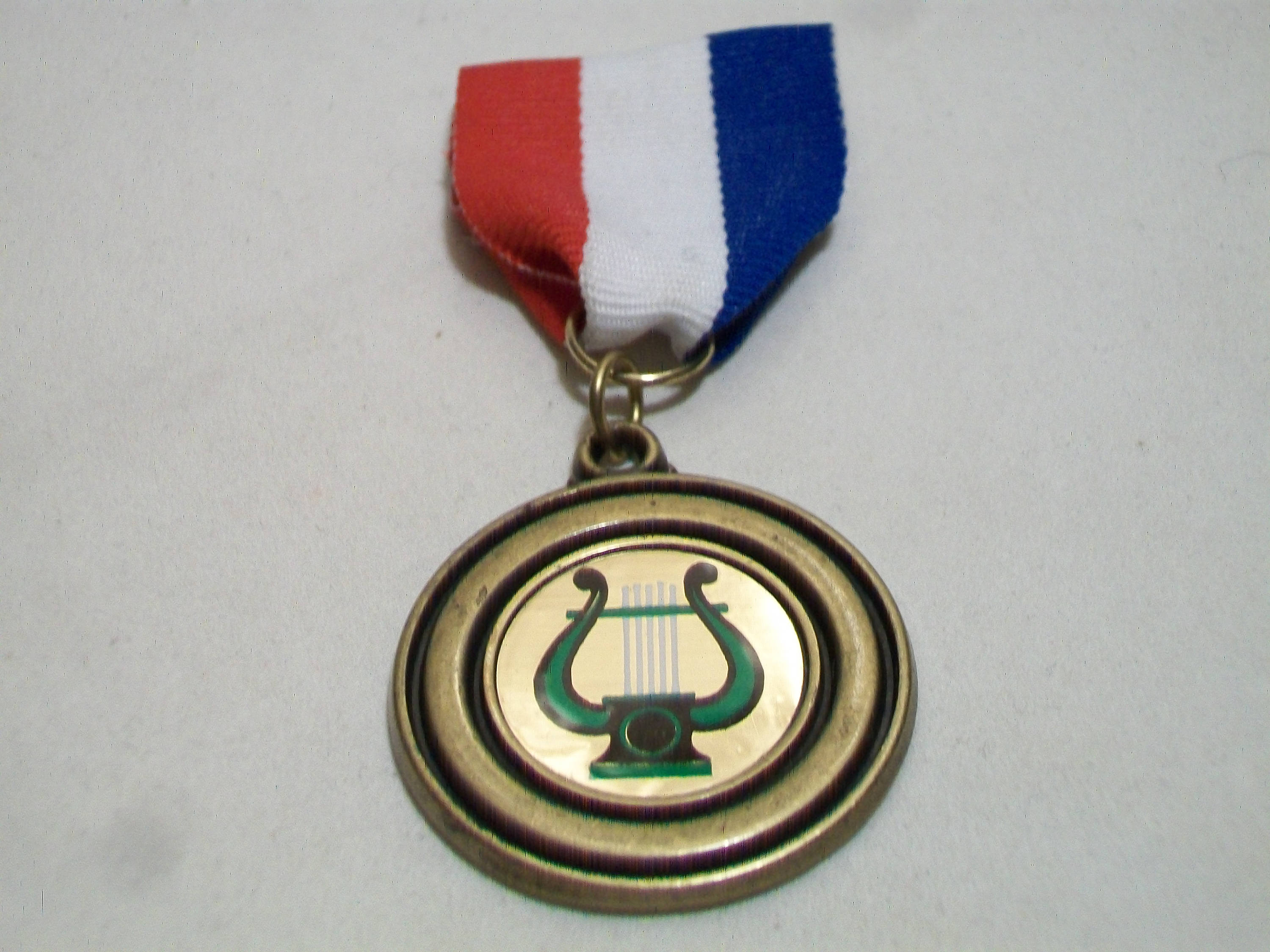 Green Harp Medal Ribbon Pin Dinn Bros Inc USA Collectible