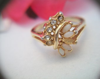 Opal Rhinestone Cluster Spray Ring Size 11-1/2 Costume Cocktail Jewelry Retro