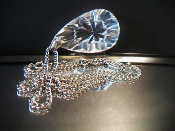 Vintage Clear Faceted Tear Drop Pendant Necklace … - image 9
