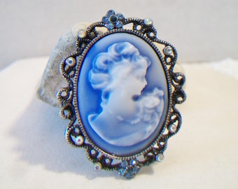 Vintage azul Cameo broche iridiscente Rhinestone boda traje nupcial joyería romántica pistola metal regalo para su mamá ETSY ALEXLITTLETHINGS