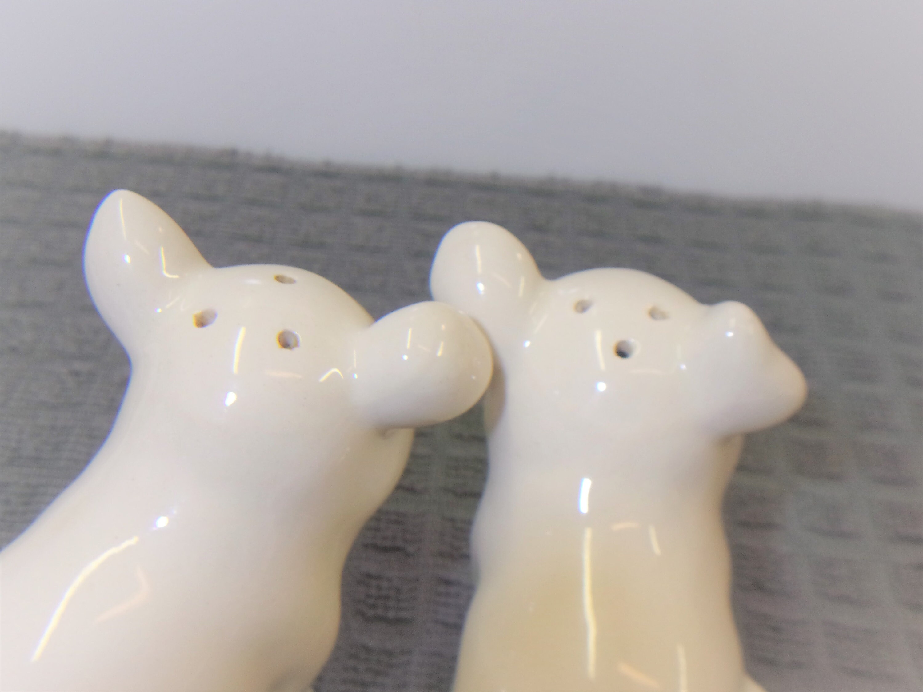 Vintage Pig Salt and Pepper Shakers, Pig Chef Salt N Pepper Push Down  Shakers, Push Button Shaker, Vintage Pig Shakers 