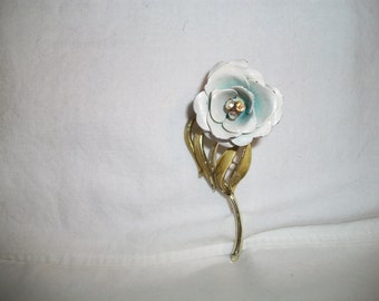 Vintage Enamel White Rose Brooch Pin Floral Costume Jewelry Flower Power Fashion Accessories For Mom