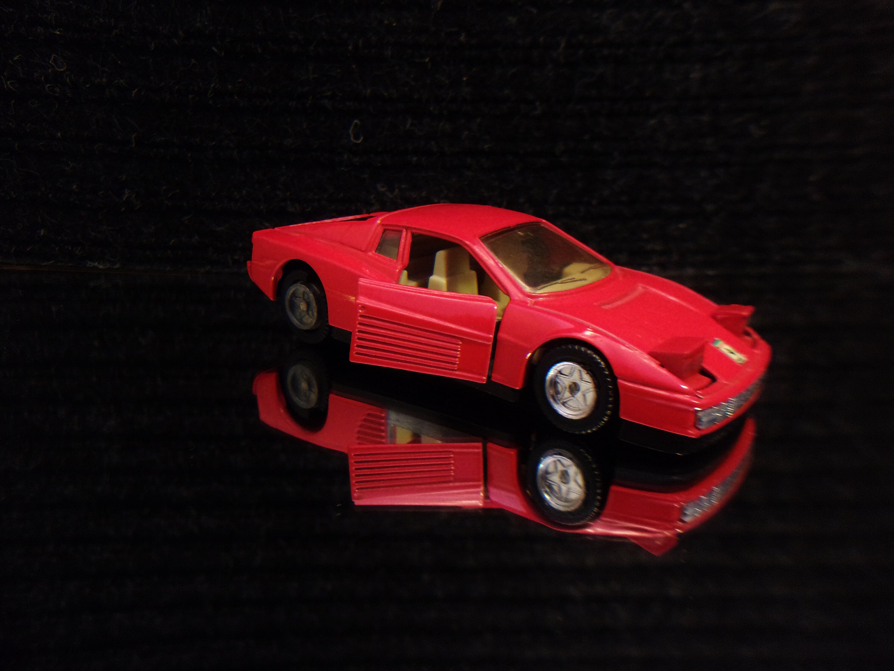 mc toy ferrari testarossa