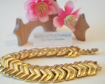 Vintage Napier Zig Zag Link Bracelet Gold Tone Costume Jewelry Statement Piece Designer Fashion Gift for Her Mom alexlittlethings.etsy.com