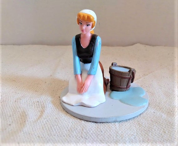 Vintage Disney's Cinderella Washing Floor Figure Cake - Etsy España
