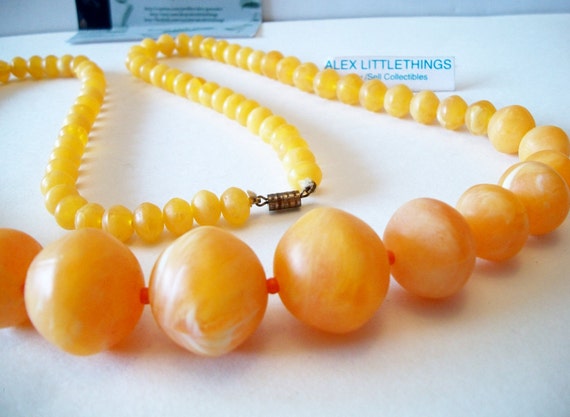 Vintage Graduated Beaded Peach Necklace Costume J… - image 3