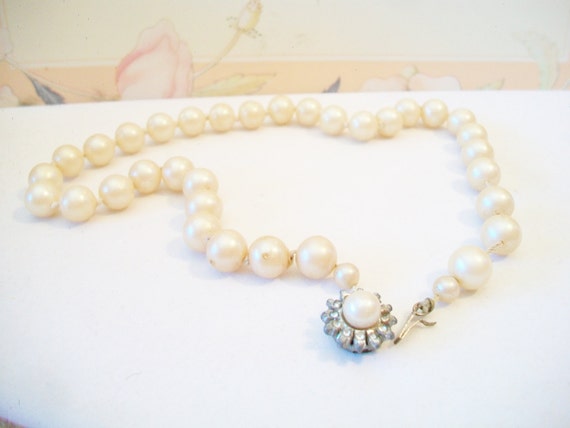Vintage Perlenkette Modeschmuck Verschnörkelte Schließe Japan - Etsy.de