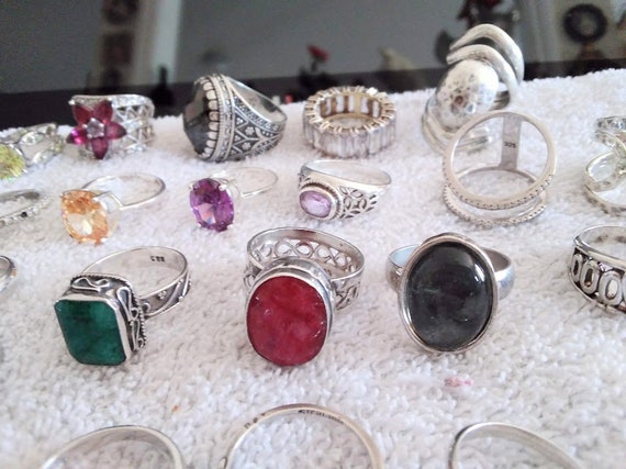 Lot of 38 vintage ladies rings sterling silver 92… - image 3