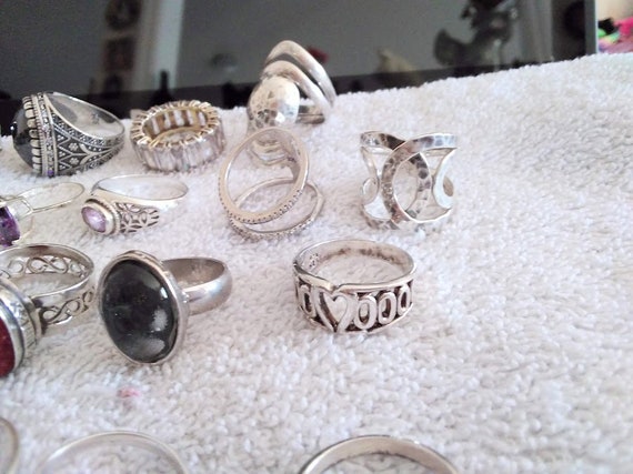 Lot of 38 vintage ladies rings sterling silver 92… - image 10