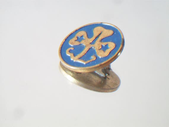 Blue Girl Scout Pin Badge Round Gold Tone Clover … - image 1