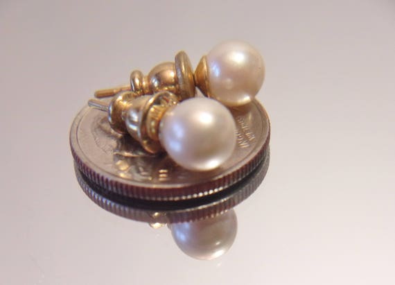 Vintage Marvella Pearl Stud Earrings Classic Costume Jewelry