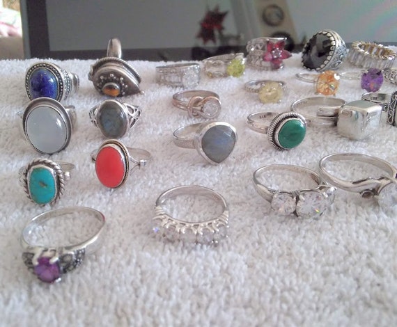 Lot of 38 vintage ladies rings sterling silver 92… - image 8