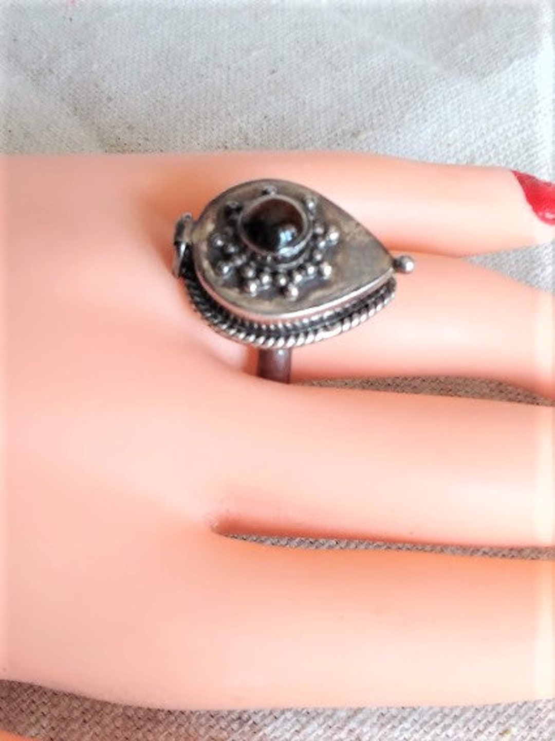 Treasure Island Charms Celtic Endless Knot 925 Sterling Silver Poison Pillbox Ring – Sizes 6-10