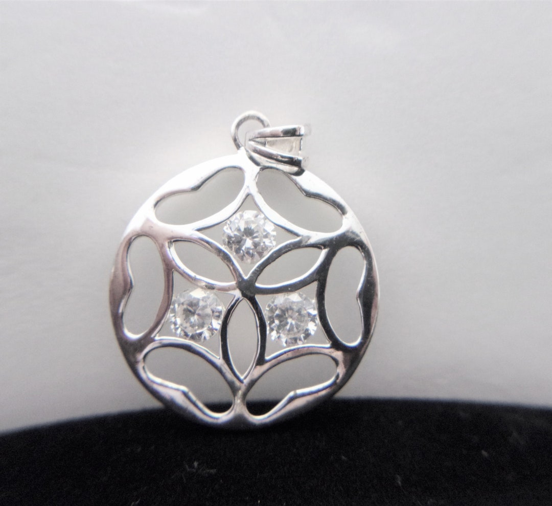 Sterling Silver Medallion Pendant Jewelry Fashion Accessories for Mom