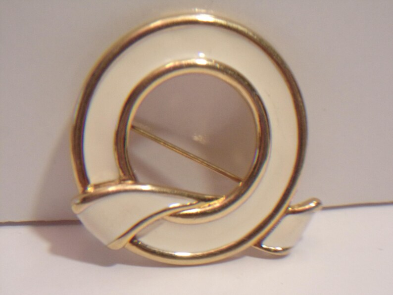 Monet Knot Brooch Pin Beige Enamel Designer Signed Costume Jewelry Fashion Accessories For Her