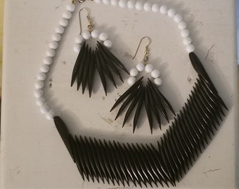 Fun Vintage 1980's Black And White Beaded Necklace And Earring Set