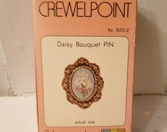 Adorable Vintage 1980's Crewel Point Daisy Bouquet Pin / Brooch Kit