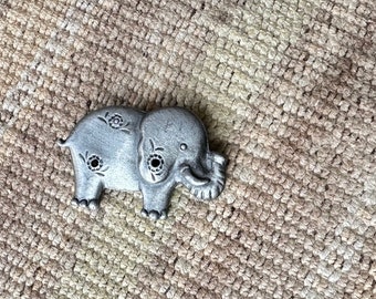Adorable Vintage Pewter Tone Elephant Brooch