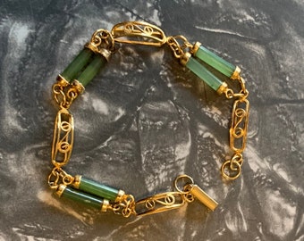 Beautiful Vintage 1/20 12K G.F. Bracelet With Green Jade Tubes