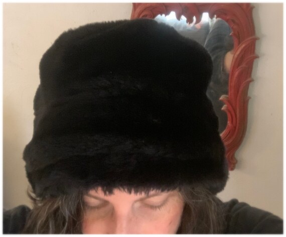 Vintage 1990’s Onyx Black Faux Fur Winter Hat - image 3