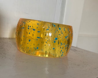 Fun And Fabulous Wide Vintage Yellow Lucite Bangle Bracelet With Splatter Pattern