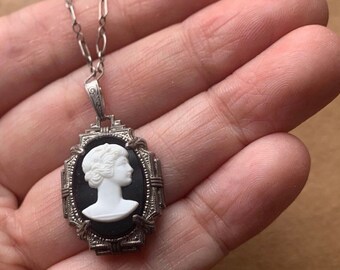 Gorgeous Vintage 1920’s - 1930’s Art Deco Necklace With Cameo Pendant