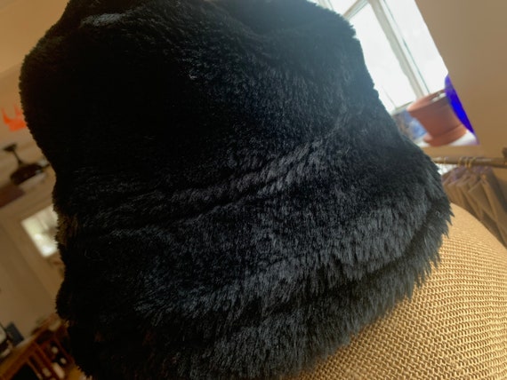 Vintage 1990’s Onyx Black Faux Fur Winter Hat - image 4