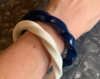 Fun Vintage Bangle Bracelet Set With Twist Design - One Blue One White