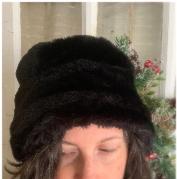 Vintage 1990’s Onyx Black Faux Fur Winter Hat - image 2