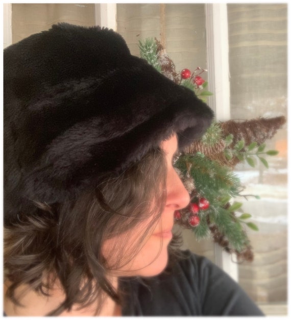 Vintage 1990’s Onyx Black Faux Fur Winter Hat - image 1