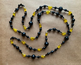 Beautiful Black And Yellow Faceted Glass Beaded Necklace