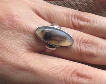 Gorgeous Vintage Sterling Silver Ring With Polished Agate Stone